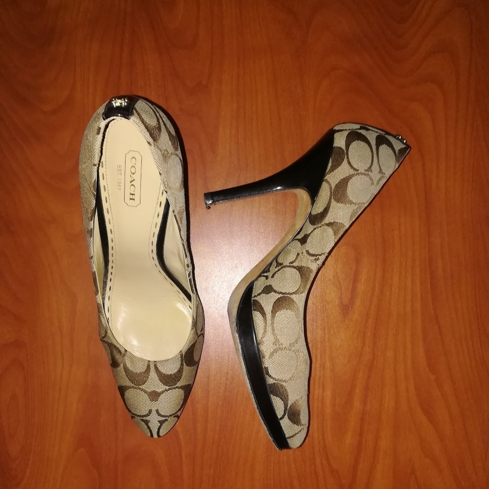 COACH Signature Pumps 8.5B